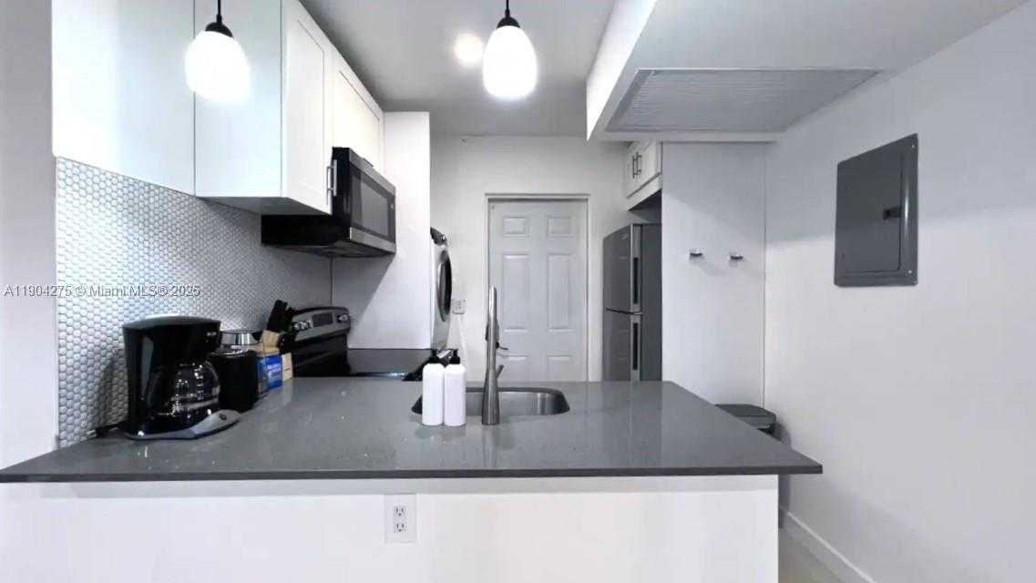 Small Image of 2201 GREENE ST, Hollywood Number 37