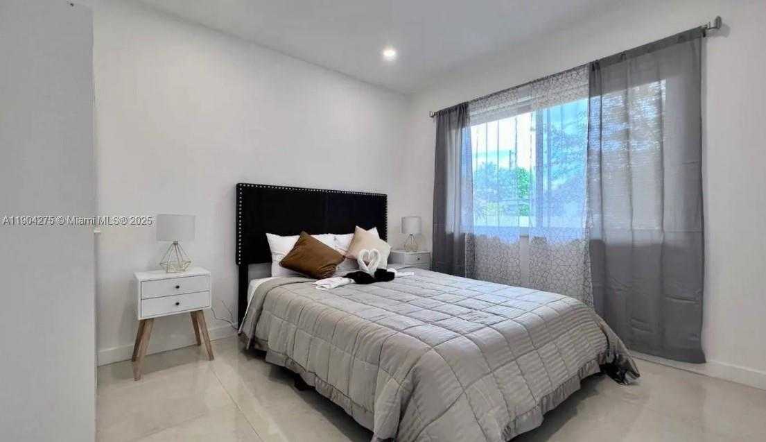 Small Image of 2201 GREENE ST, Hollywood Number 39