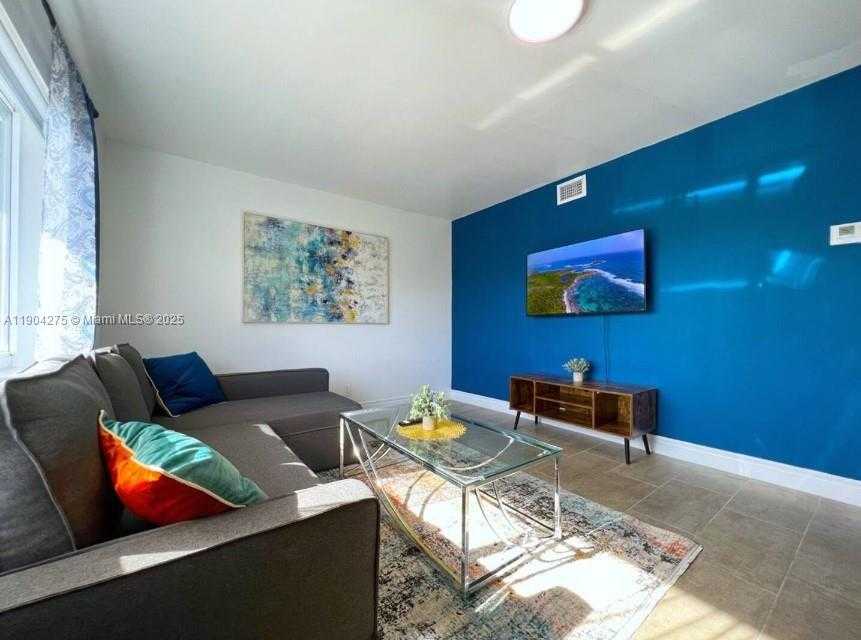 Small Image of 2201 GREENE ST, Hollywood Number 44