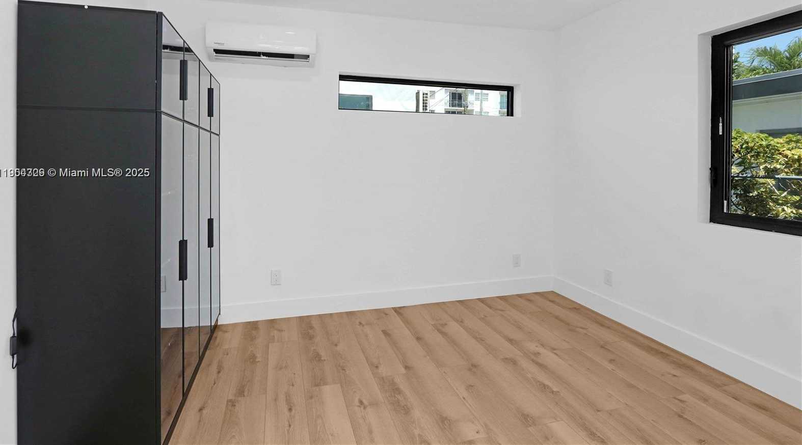 Small Image of 7801 BYRON AVE, Miami Beach Number 10