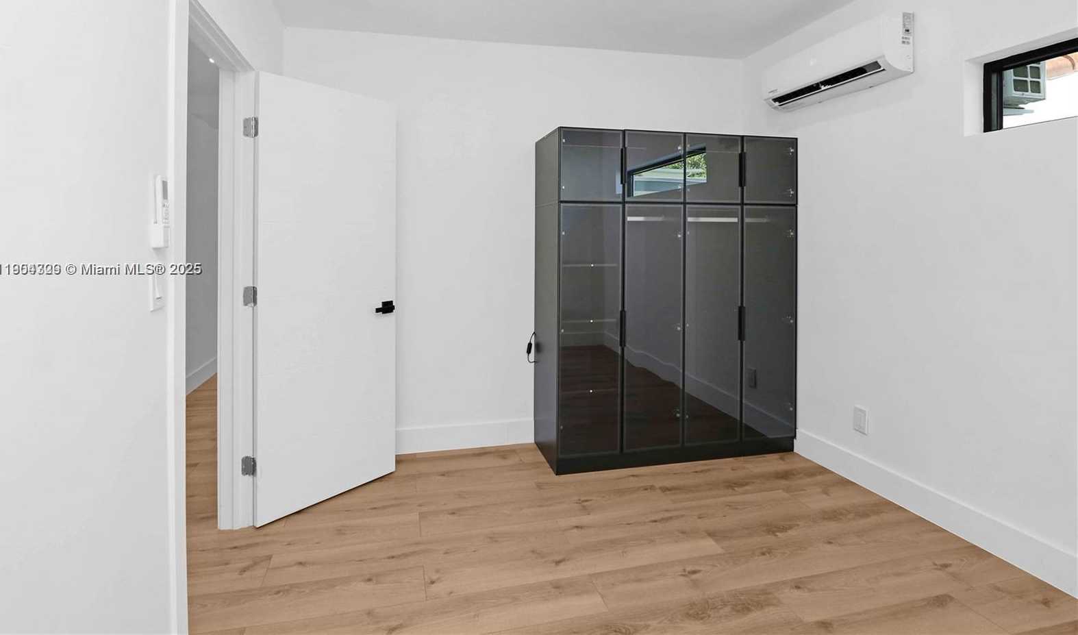 Small Image of 7801 BYRON AVE, Miami Beach Number 11