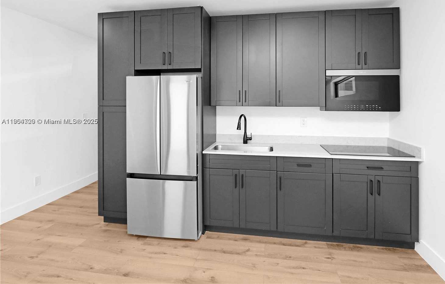 Small Image of 7801 BYRON AVE, Miami Beach Number 14