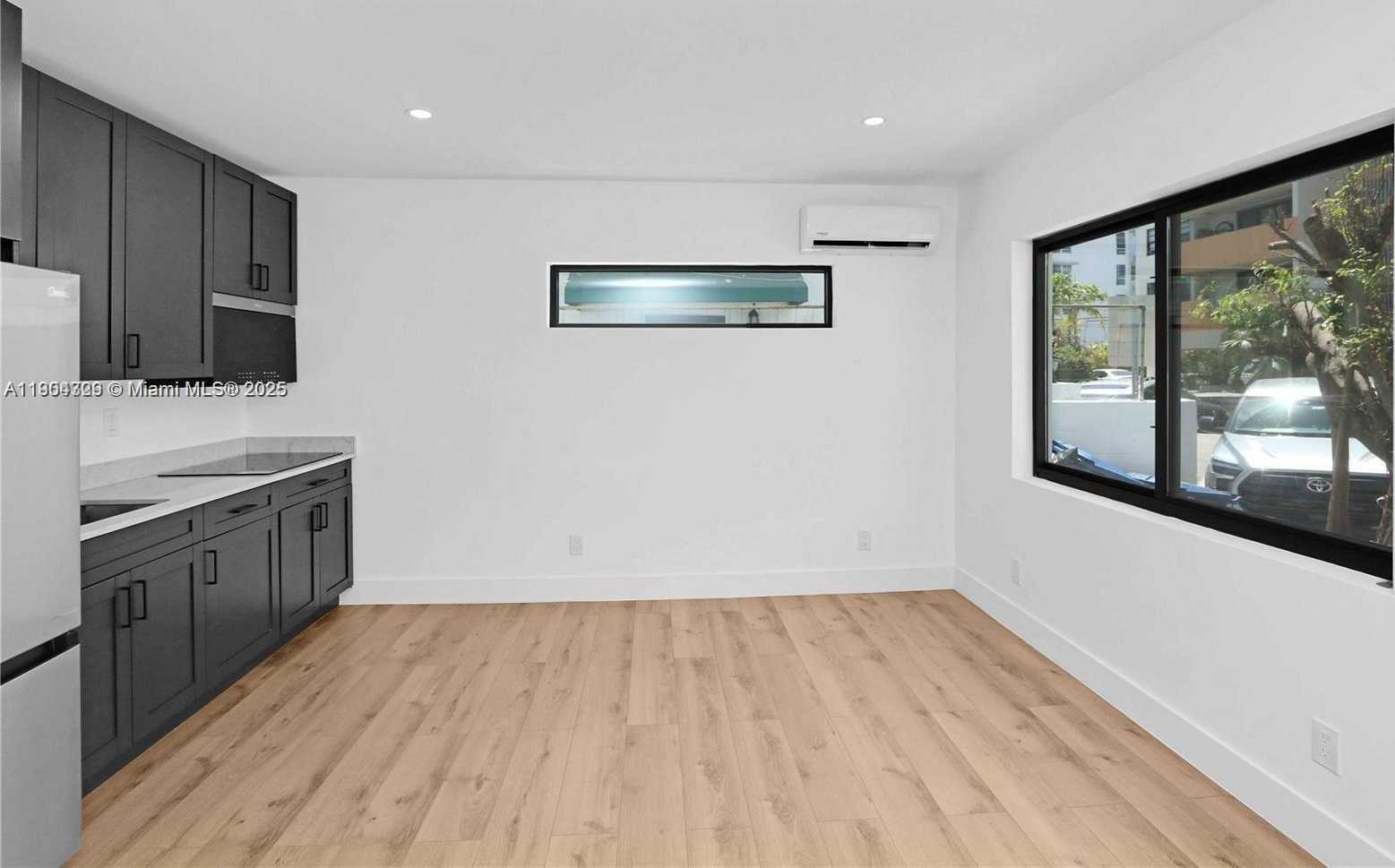 Small Image of 7801 BYRON AVE, Miami Beach Number 15