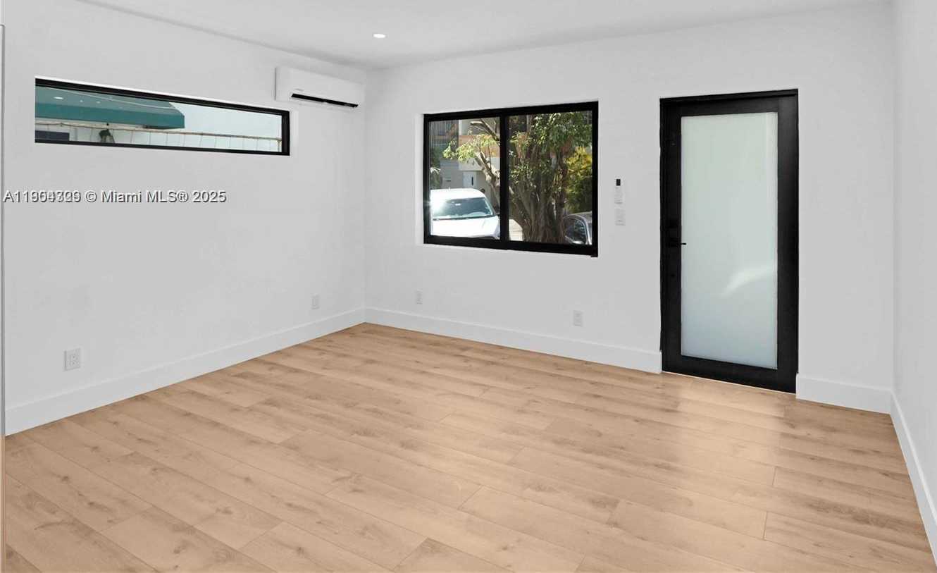 Small Image of 7801 BYRON AVE, Miami Beach Number 16