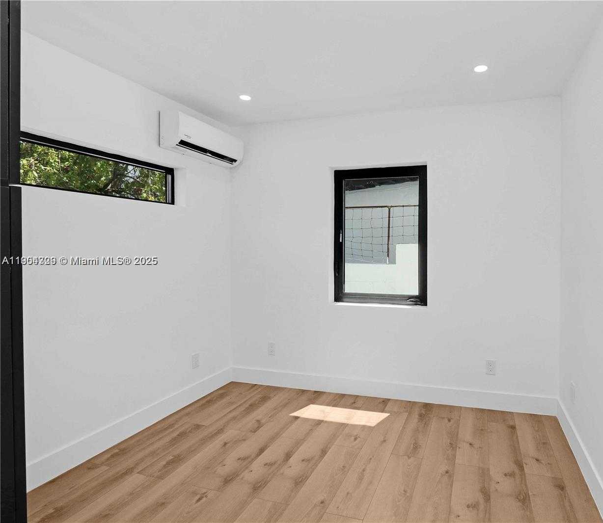 Small Image of 7801 BYRON AVE, Miami Beach Number 19