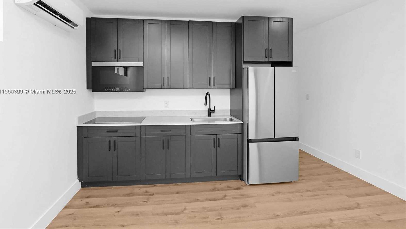 Small Image of 7801 BYRON AVE, Miami Beach Number 24