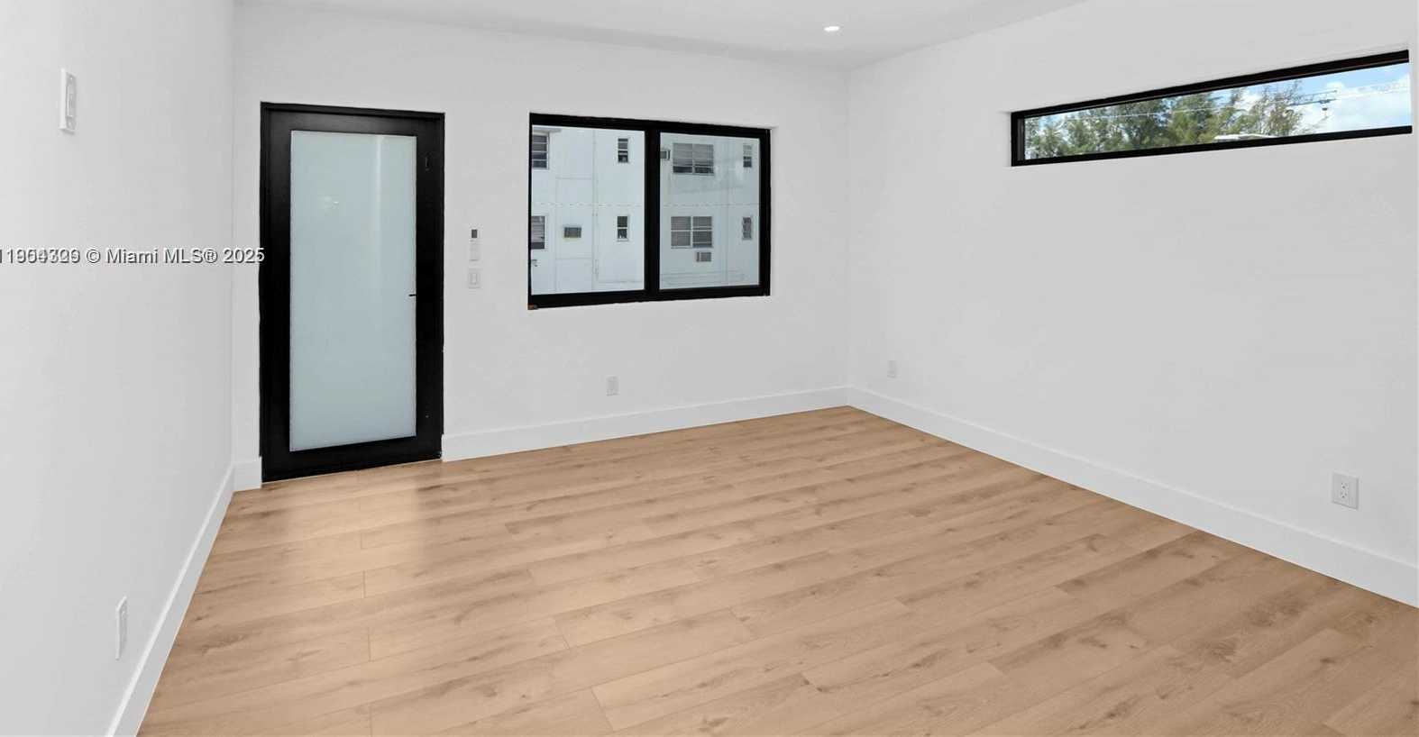 Small Image of 7801 BYRON AVE, Miami Beach Number 25