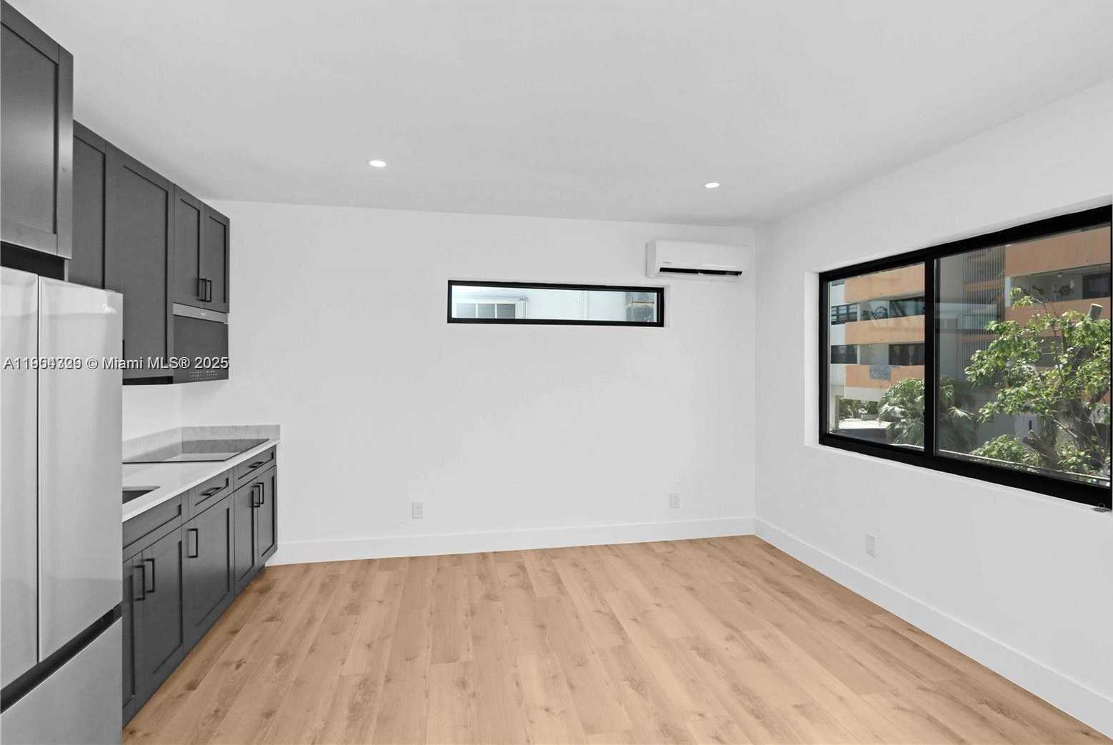 Small Image of 7801 BYRON AVE, Miami Beach Number 30