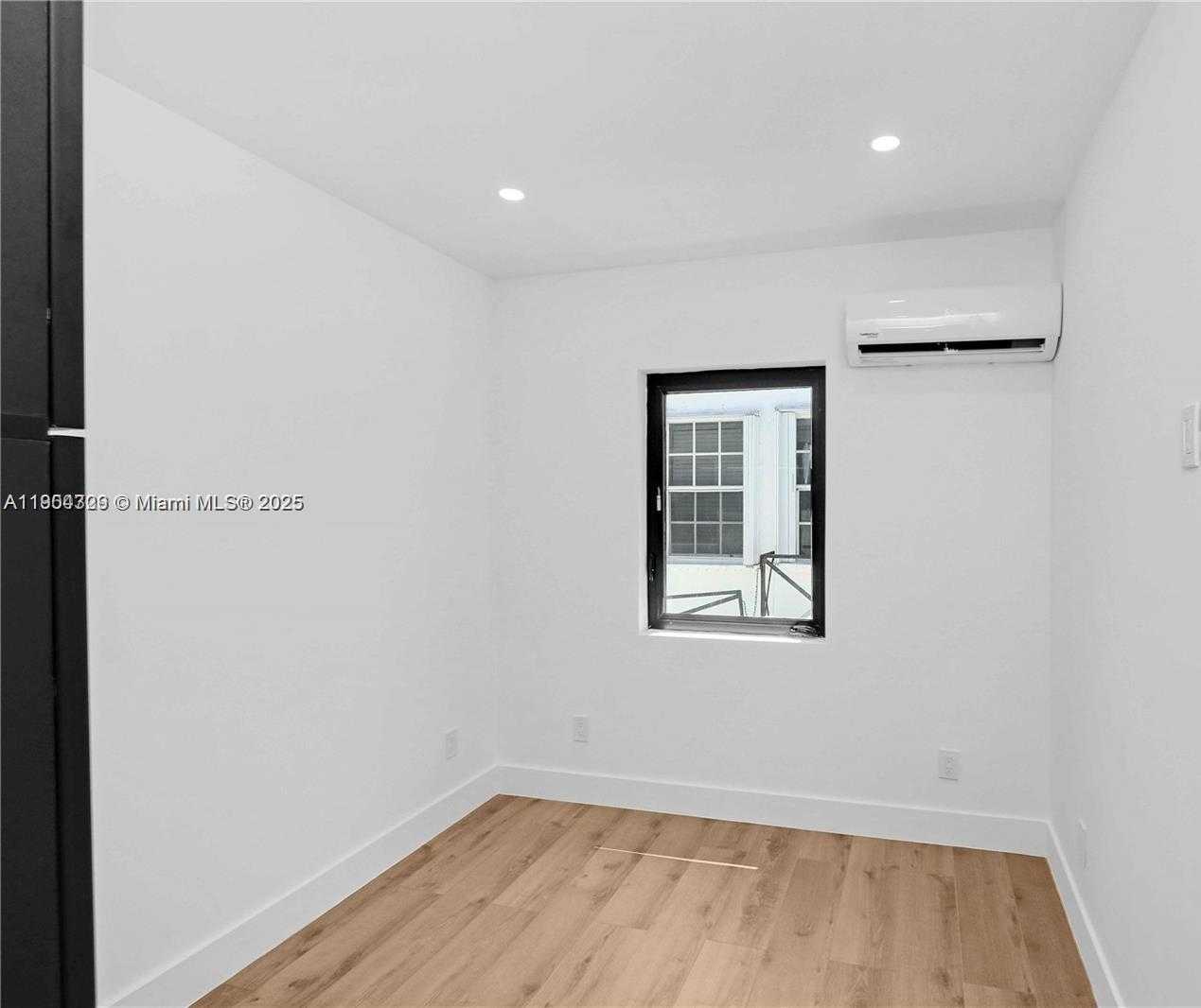 Small Image of 7801 BYRON AVE, Miami Beach Number 31