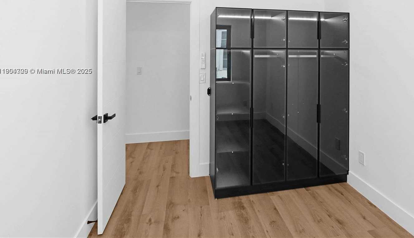 Small Image of 7801 BYRON AVE, Miami Beach Number 32