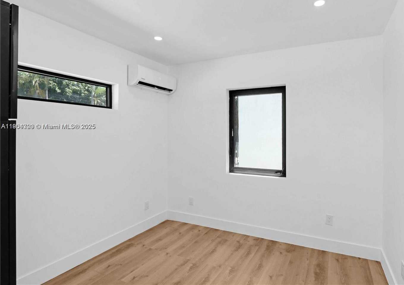 Small Image of 7801 BYRON AVE, Miami Beach Number 33