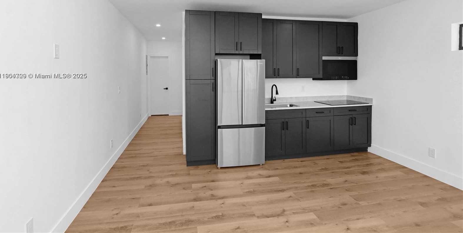 Small Image of 7801 BYRON AVE, Miami Beach Number 39