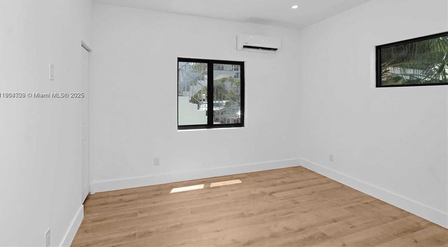 Small Image of 7801 BYRON AVE, Miami Beach Number 42