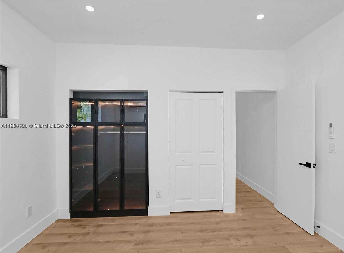 Small Image of 7801 BYRON AVE, Miami Beach Number 43