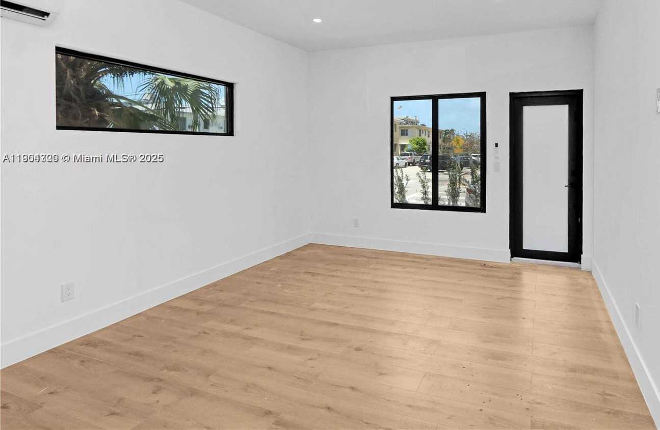 Small Image of 7801 BYRON AVE, Miami Beach Number 45