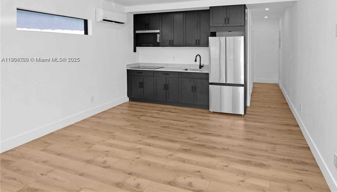 Small Image of 7801 BYRON AVE, Miami Beach Number 5