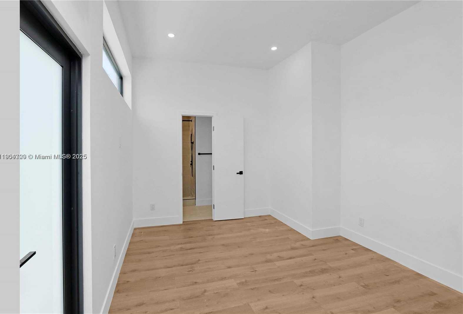 Small Image of 7801 BYRON AVE, Miami Beach Number 50