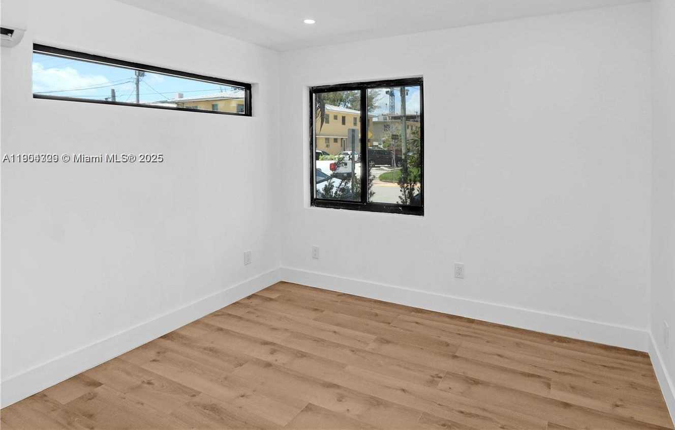 Small Image of 7801 BYRON AVE, Miami Beach Number 55