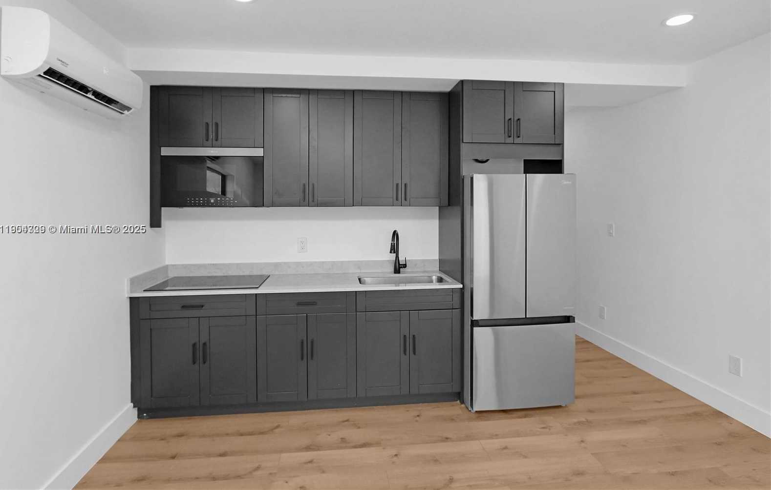 Small Image of 7801 BYRON AVE, Miami Beach Number 6