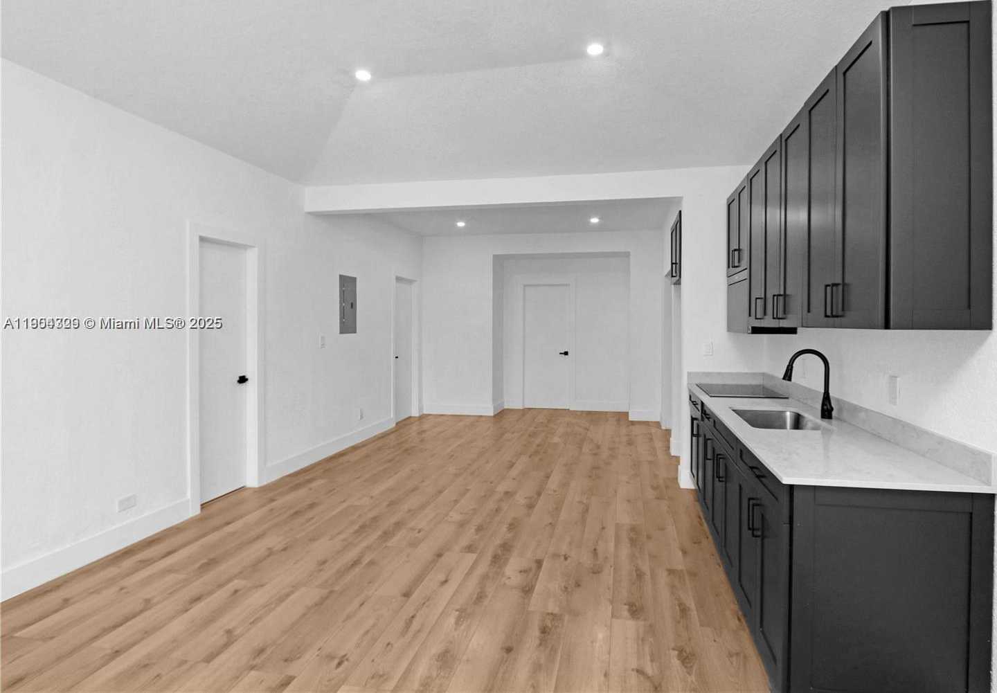 Small Image of 7801 BYRON AVE, Miami Beach Number 60