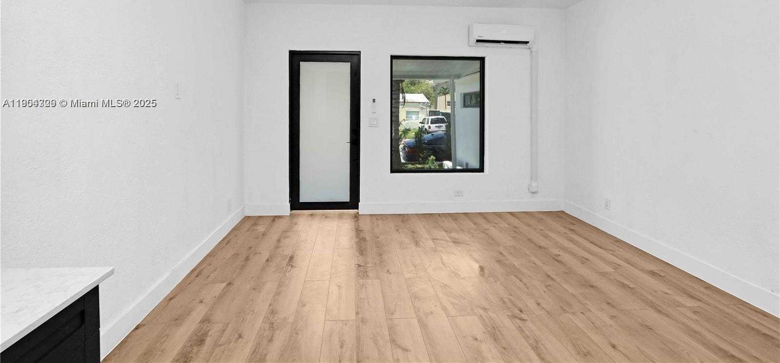 Small Image of 7801 BYRON AVE, Miami Beach Number 62