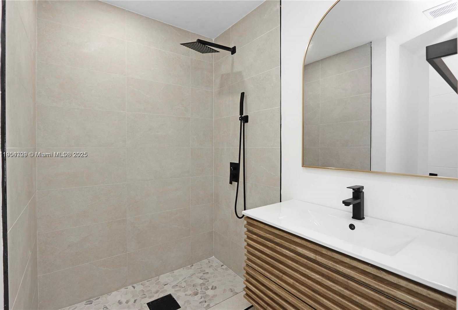 Small Image of 7801 BYRON AVE, Miami Beach Number 63