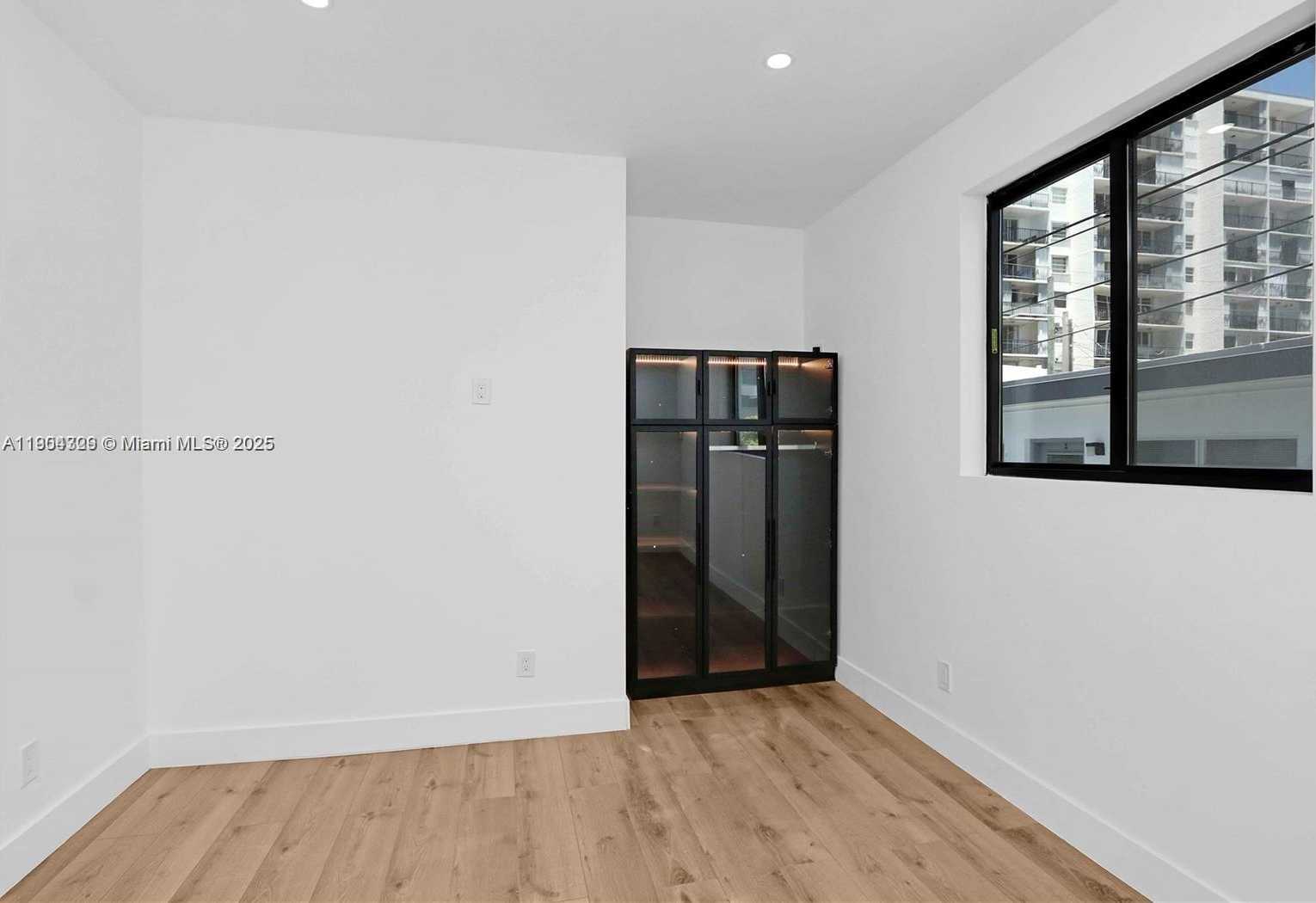 Small Image of 7801 BYRON AVE, Miami Beach Number 66