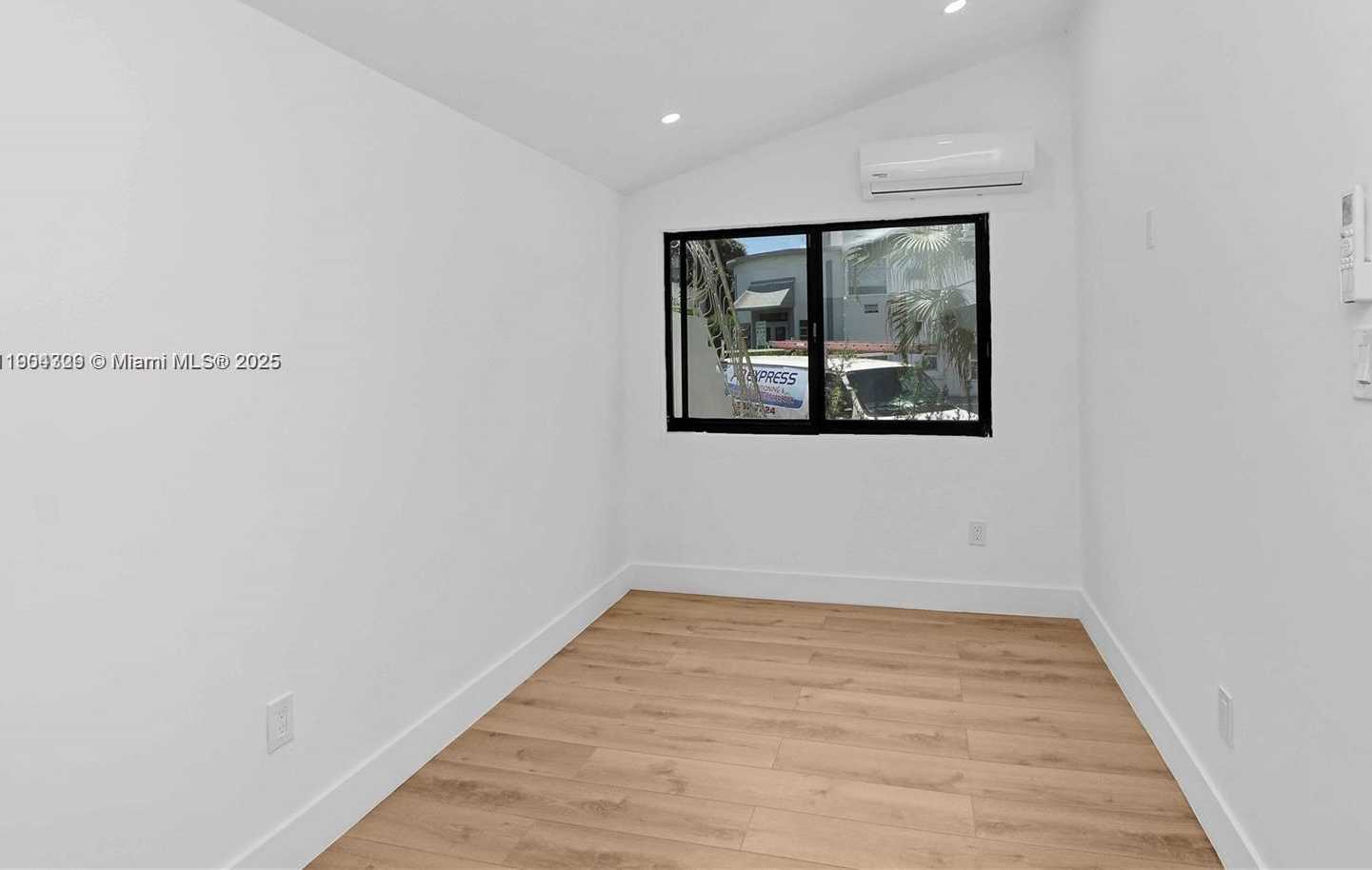 Small Image of 7801 BYRON AVE, Miami Beach Number 67