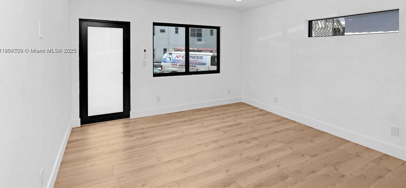 Small Image of 7801 BYRON AVE, Miami Beach Number 8