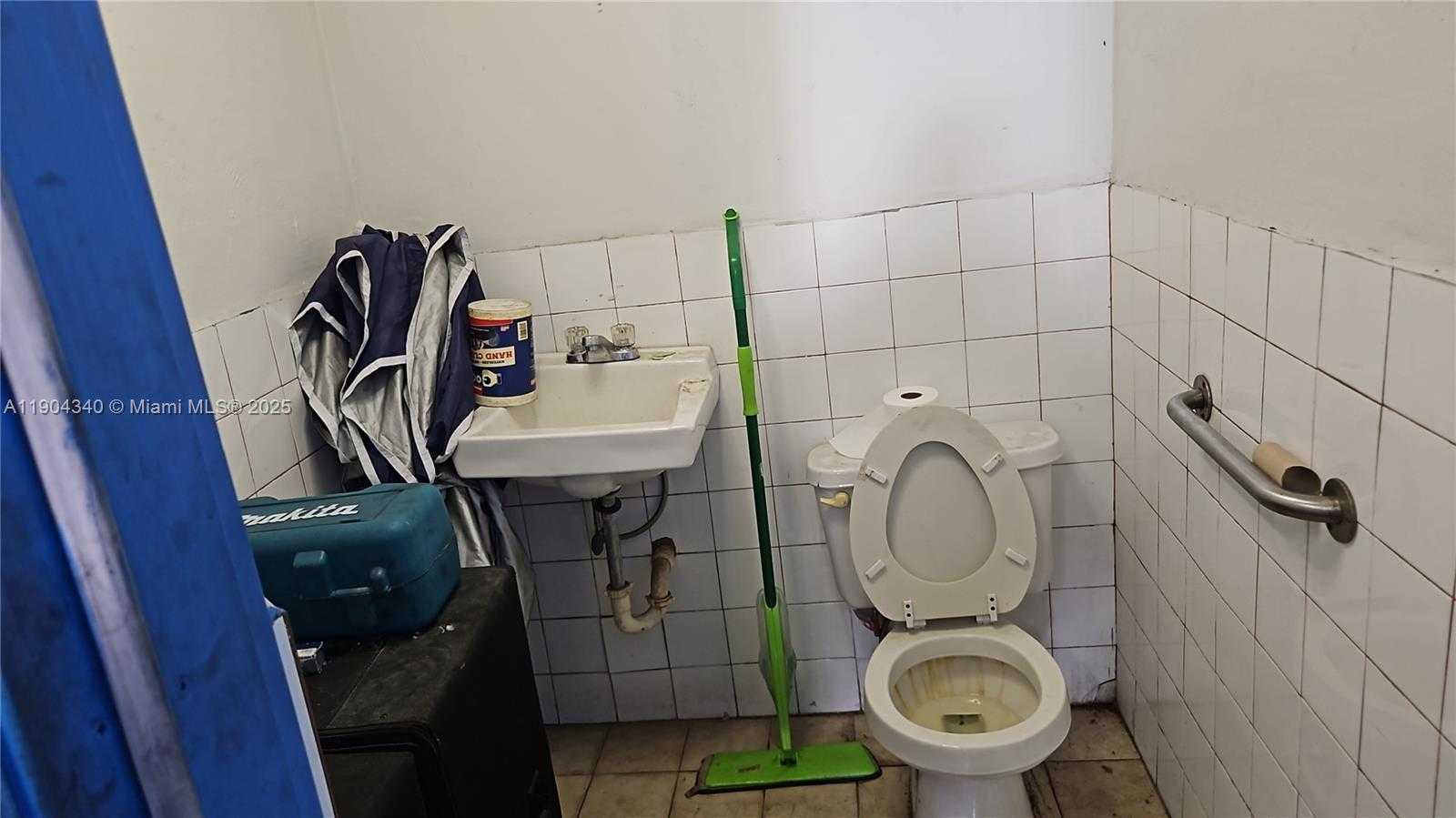 Small Image of 2112 NORTH WEST 36TH ST, Miami Number 15