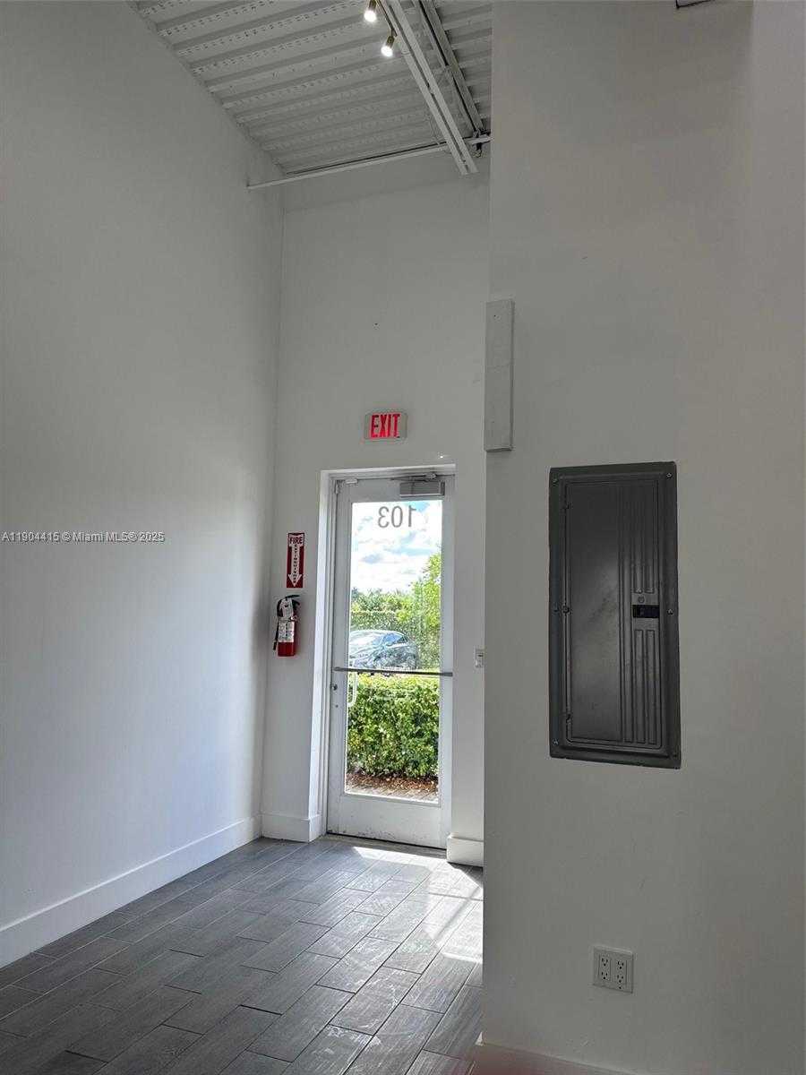 Small Image of 9620 STIRLING RD #103, Cooper City Number 3