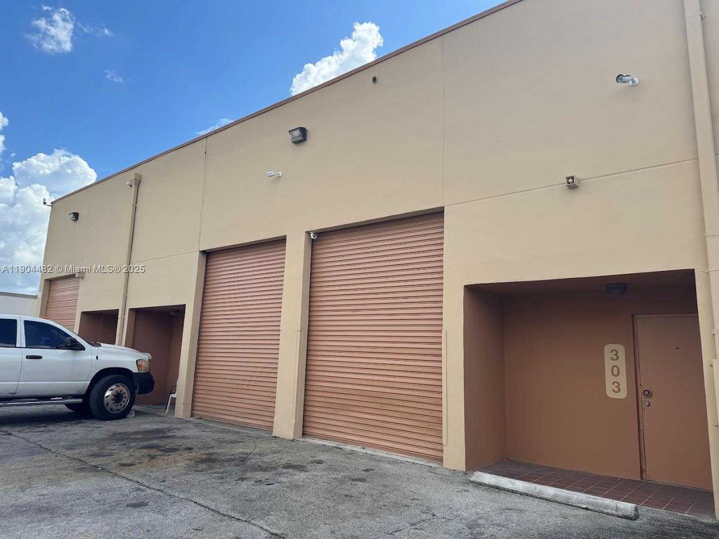 Small Image of 2450 WEST 82ND ST #302, Hialeah Number 2