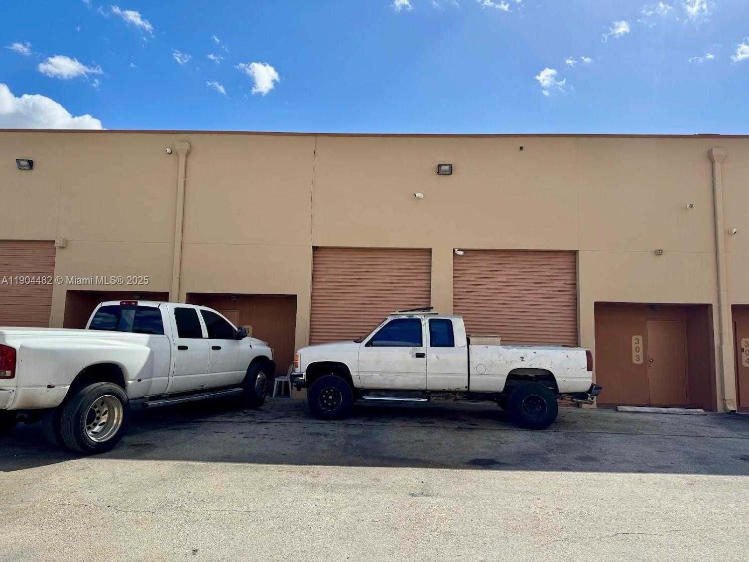 Small Image of 2450 WEST 82ND ST #302, Hialeah Number 6