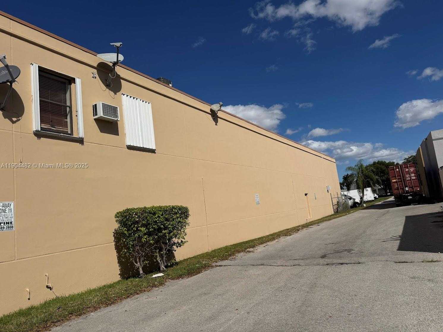 Small Image of 2450 WEST 82ND ST #302, Hialeah Number 8