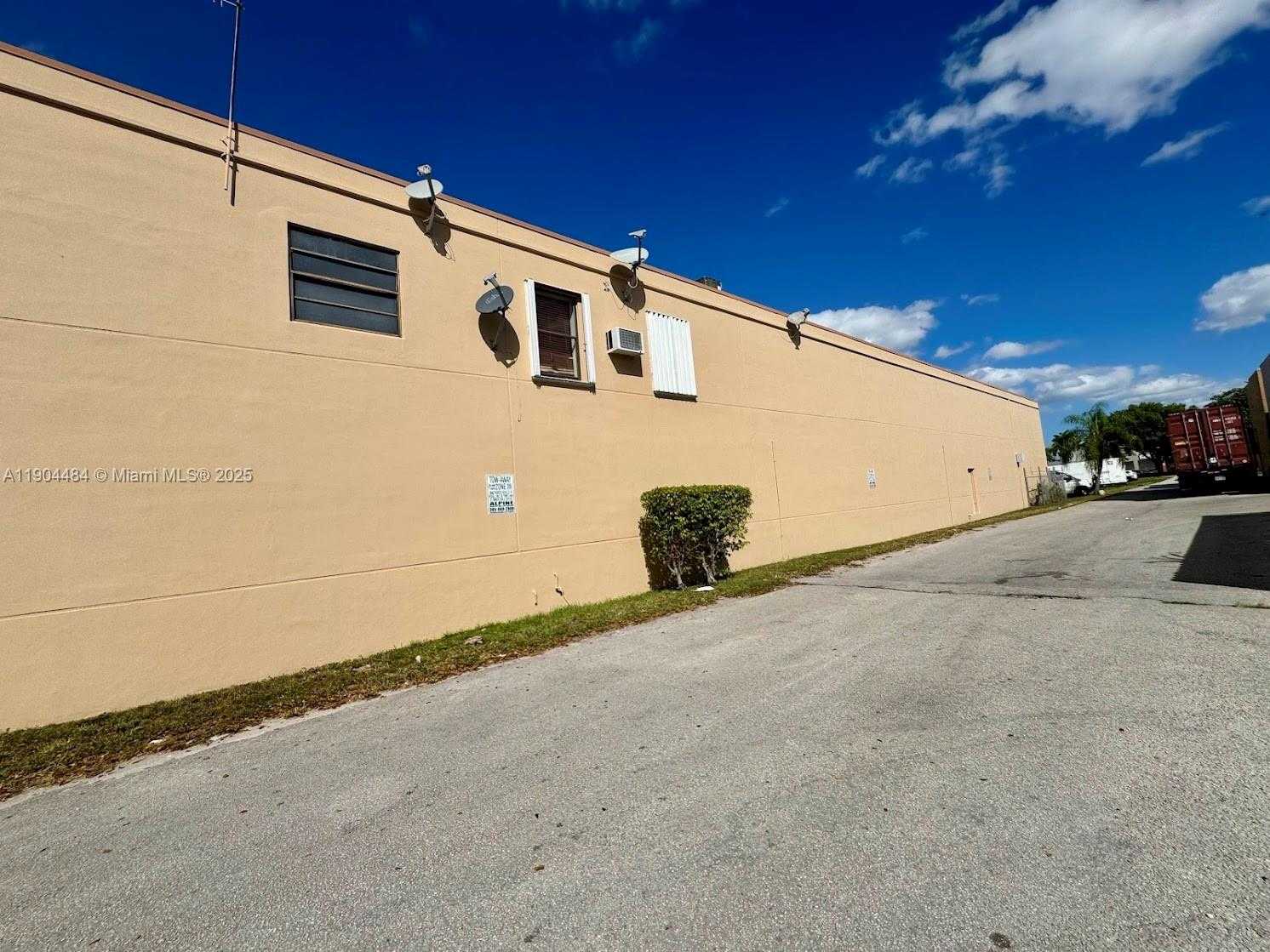 Small Image of 2450 WEST 82ND ST #303, Hialeah Number 9