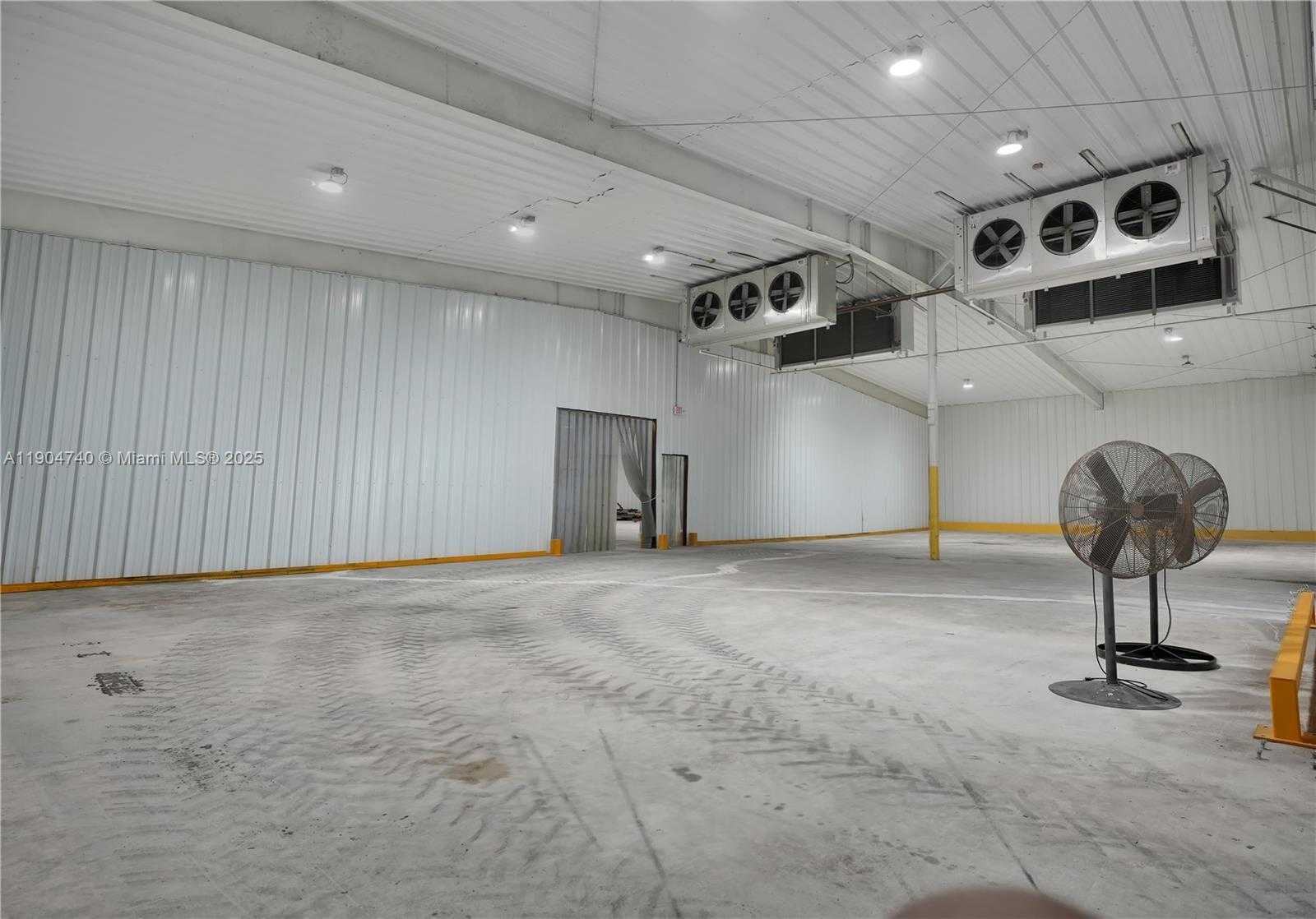 Small Image of 901 NORTH WEST 9TH ST, Belle Glade Number 32