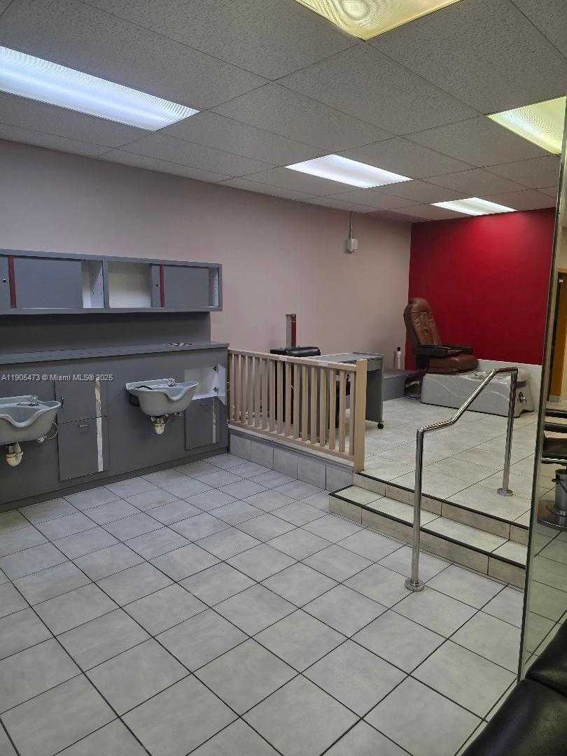 Small Image of 1980 SOUTH OCEAN DR #L1, Hallandale Beach Number 3