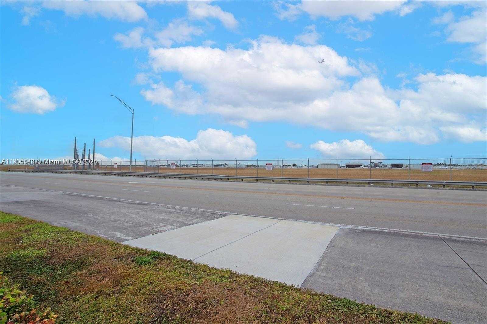 Small Image of 14226 SOUTH WEST 136TH ST, Miami Number 6