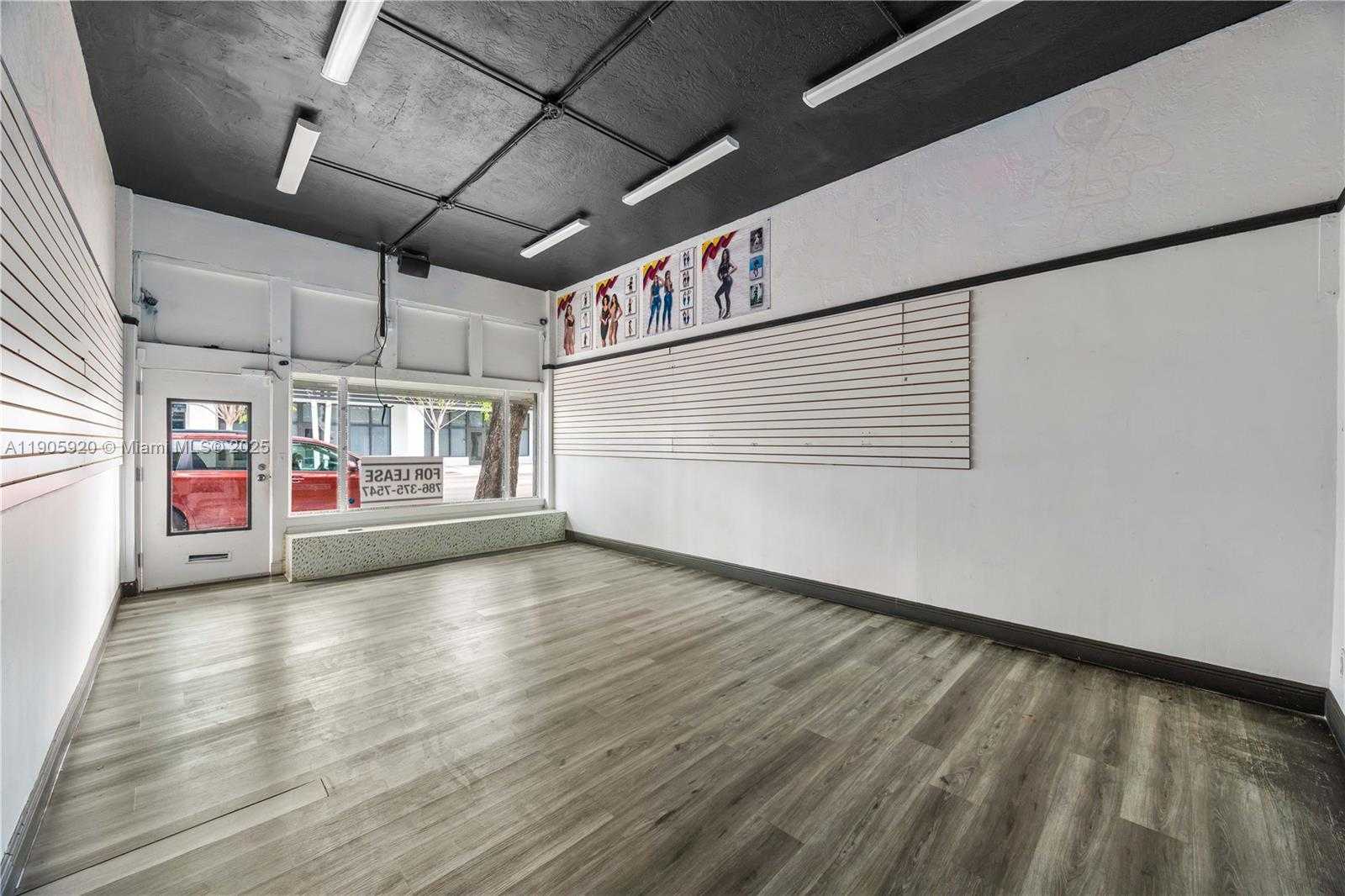 Small Image of 2037 TYLER, Hollywood Number 1