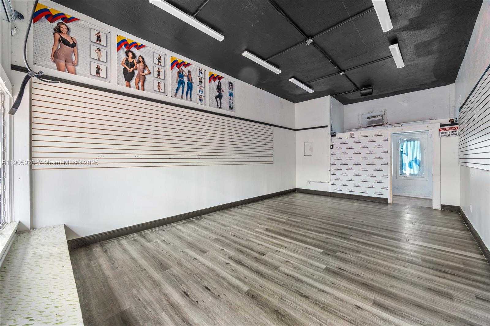 Small Image of 2037 TYLER, Hollywood Number 10