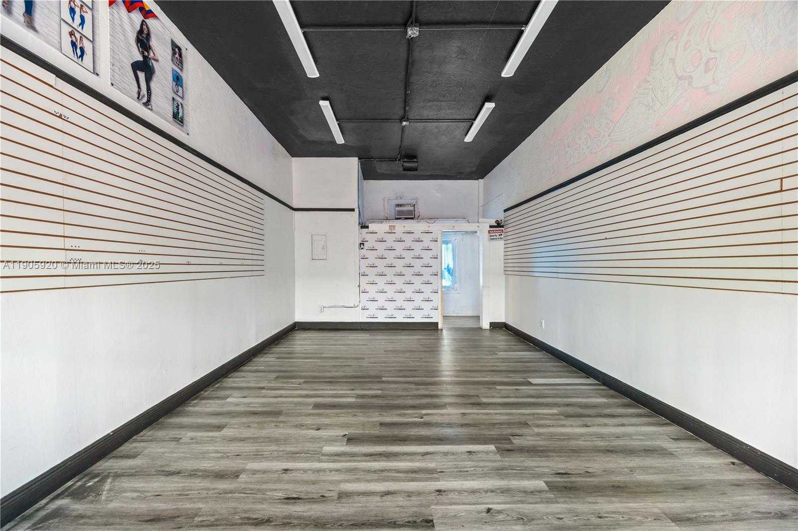 Small Image of 2037 TYLER, Hollywood Number 11