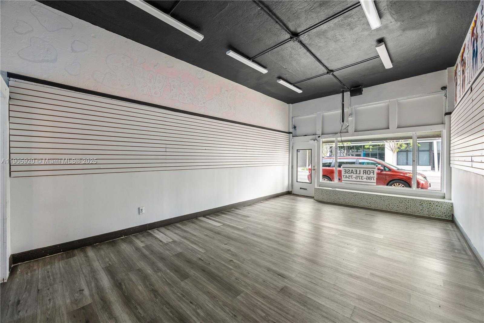 Small Image of 2037 TYLER, Hollywood Number 12