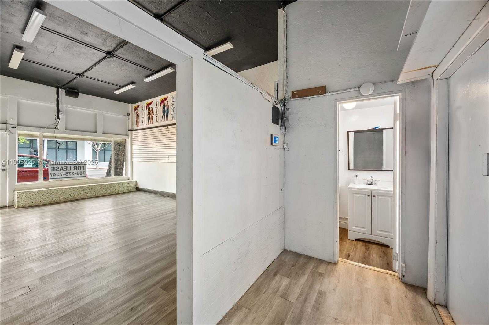 Small Image of 2037 TYLER, Hollywood Number 13