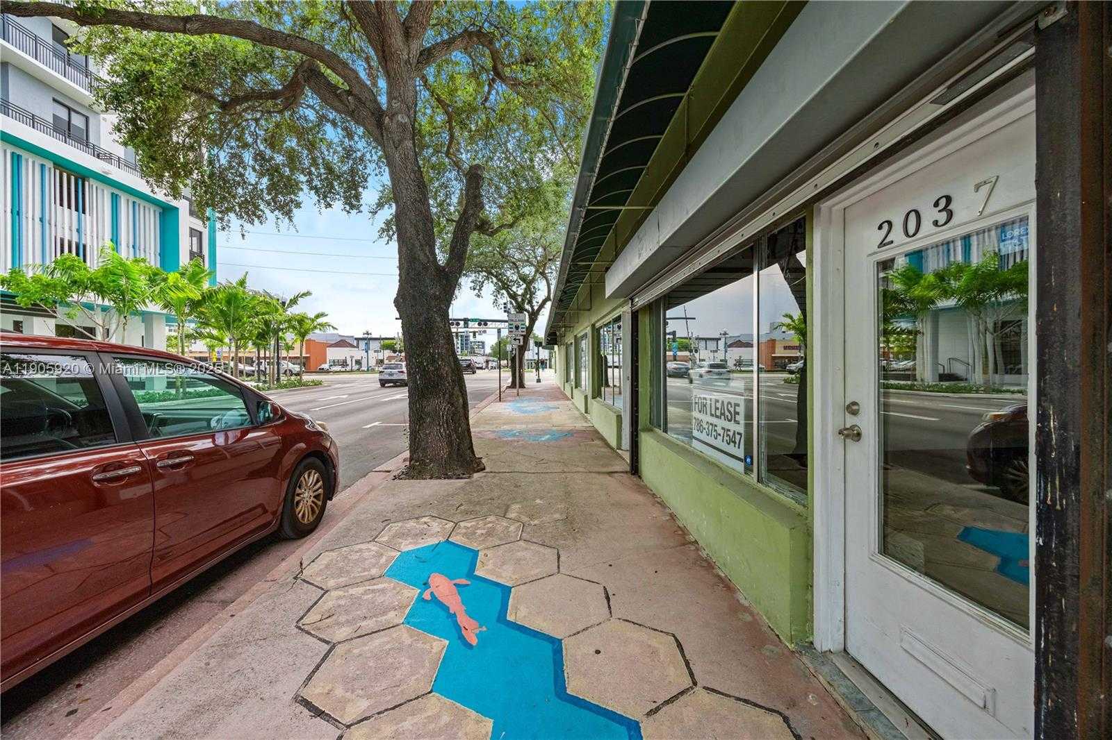 Small Image of 2037 TYLER, Hollywood Number 16