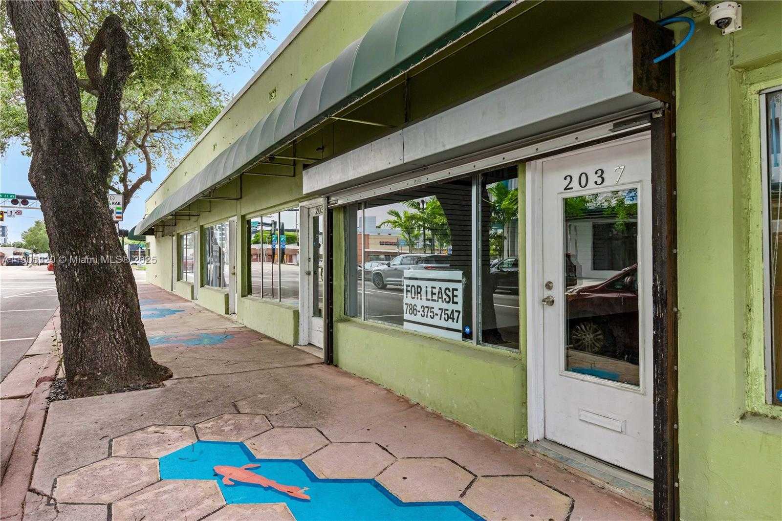 Small Image of 2037 TYLER, Hollywood Number 2