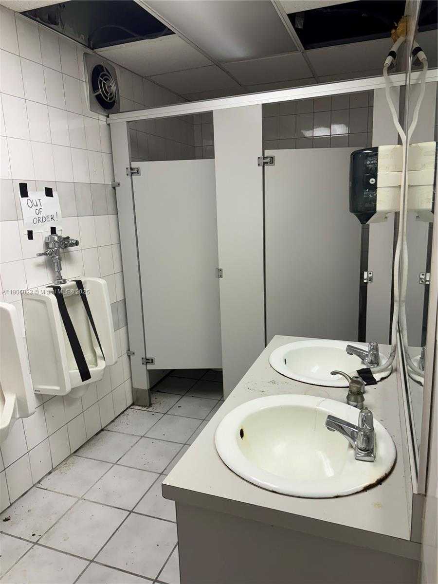 Small Image of 12495 NORTH EAST 2ND AVE, North Miami Number 5