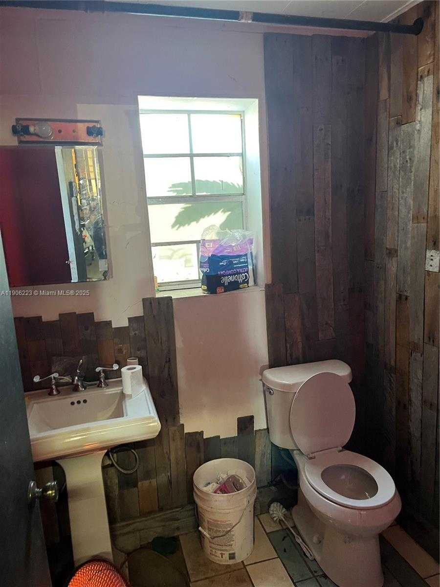 Small Image of 113 MASSACHUSETTS AVE, Other City - In The State Of Florida Number 15