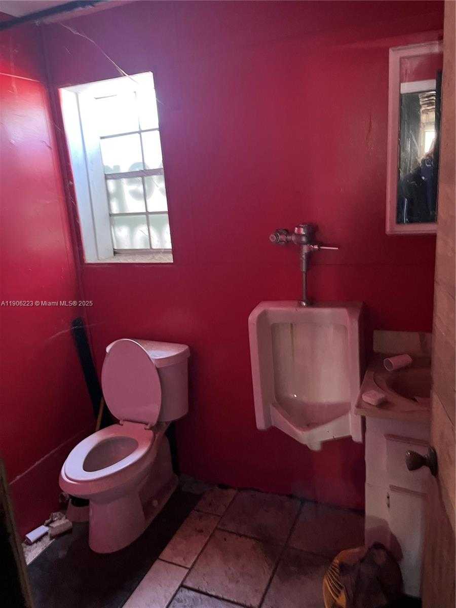 Small Image of 113 MASSACHUSETTS AVE, Other City - In The State Of Florida Number 16