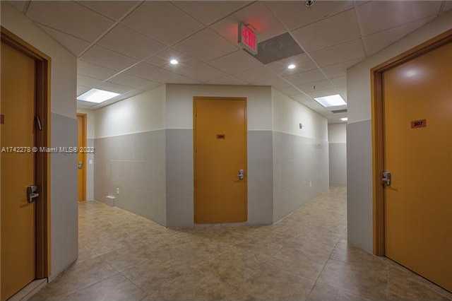 Small Image of 2227 N Federal Hwy, Hollywood, FL 33020, USA Number 13