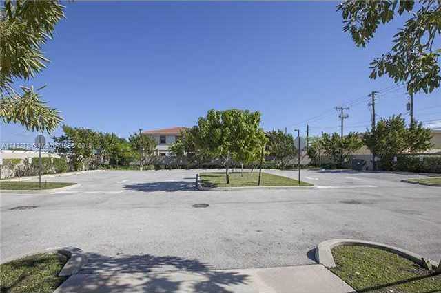 Small Image of 2227 N Federal Hwy, Hollywood, FL 33020, USA Number 6